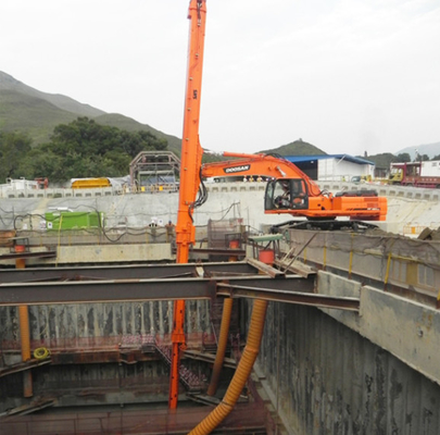 Ekskavator pompa beton boom teleskopik tiga bagian boom jangkauan panjang untuk CAT Hitachi Kobelco
