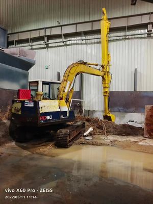 Excavator Tiga Bagian Demolition Arm Hyundai R225 Disesuaikan 25T-45T Gedung Tinggi Proyek Demolition Q355B